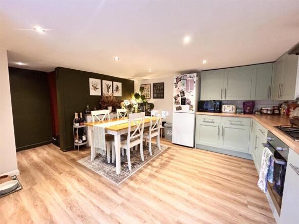 2 bed House for sale Image 7