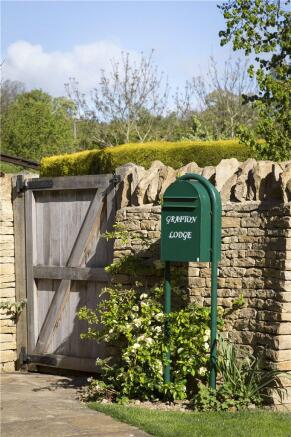 Gate