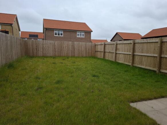 2 bed Terraced to rent Image 4