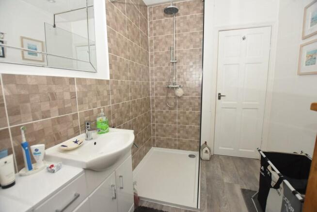 Bathroom (2).jpg