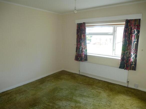 bedroom 1.JPG