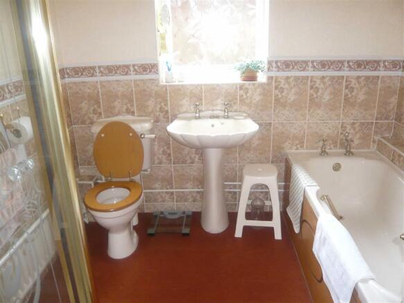 Bathroom (side)