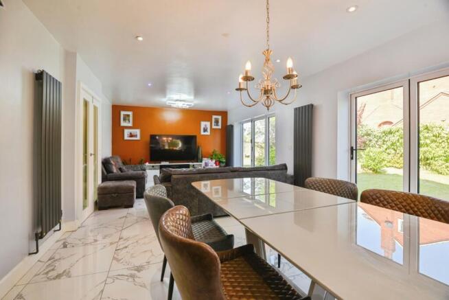 4 bed Detached for sale Image 5