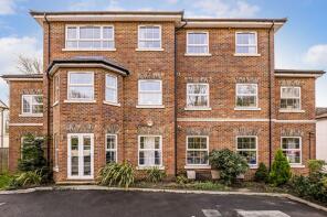 Flat 4, Portland Place, Portsmouth Road, Thames Ditton KT7 0EY