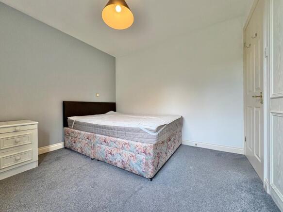 2 bed Flat to rent Image 5
