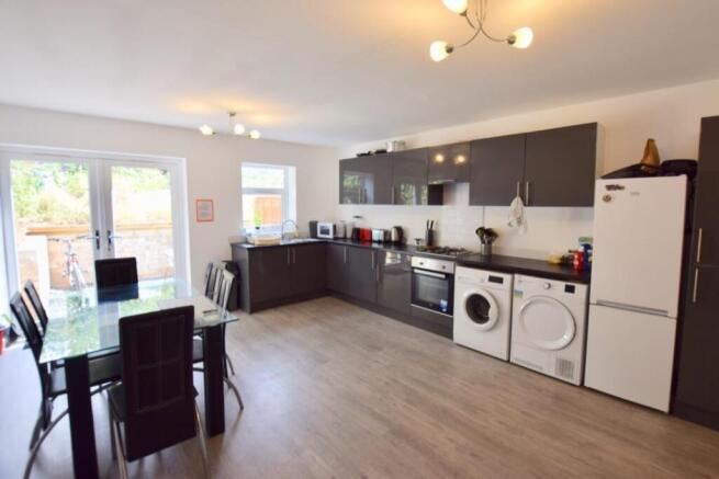 Communal Kitchen/Dining Space