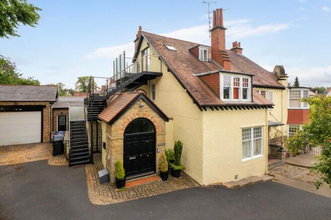 2 bed Flat for sale Image 5