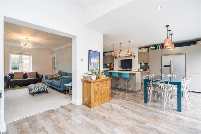 36 Littleworth Road Kitchen-Dining-Family Room (An