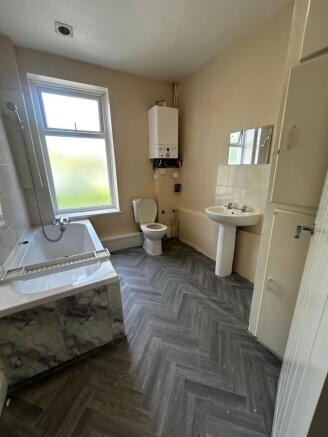 3 bed Terraced to rent Image 8