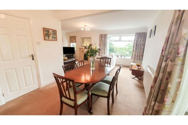 Lounge/Dining Room