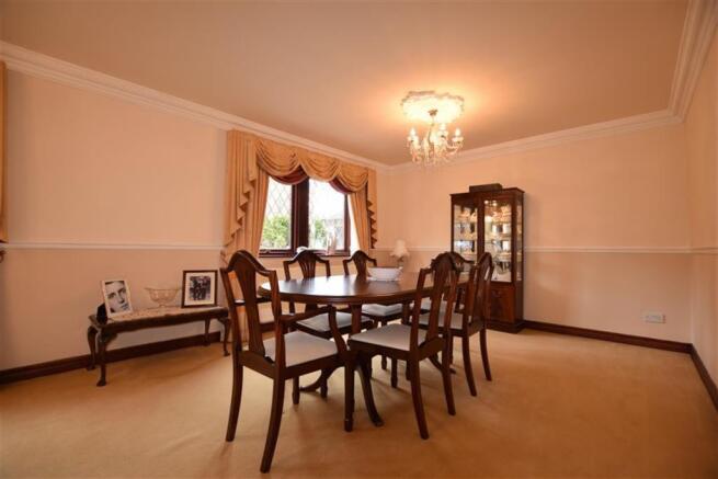 LIVING/DINING ROOM