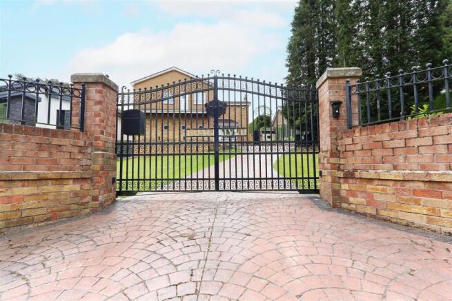 ELECTRIC GATED ENTRANCE