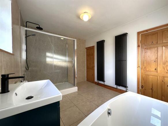 Stylish First Floor Bathroom 839