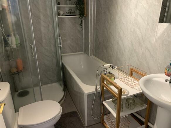 BATHROOM & WC