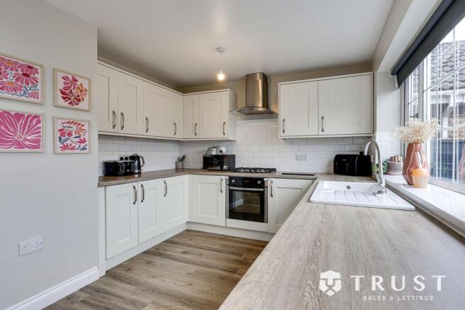 3 bed Detached to rent Image 7