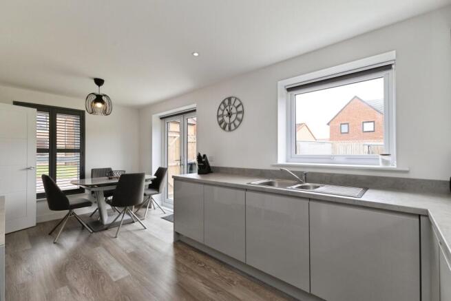 3 bed Semi-Detached for sale Image 6
