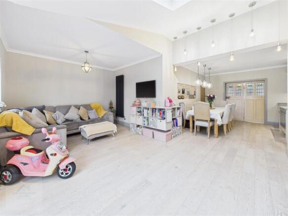 Family Room / Dining