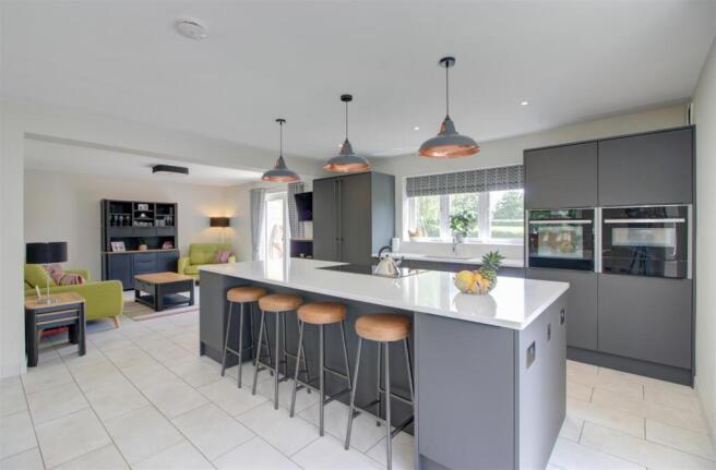 Kitchen/dining/family room