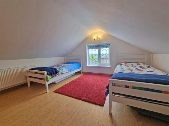 BEDROOM 2