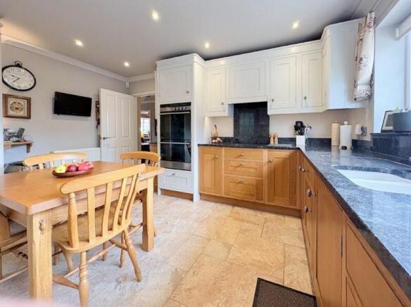 4 bed Detached for sale Image 4