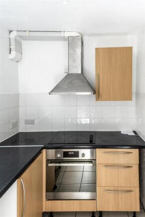 Flat 18 Belvedere Court small jpegs-6.jpg