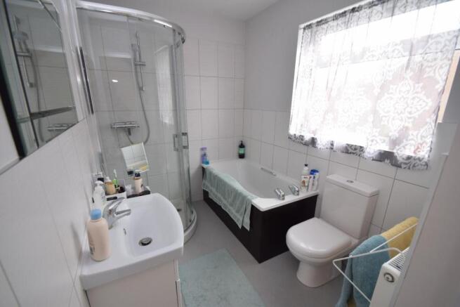 6 The Linkway bathroom.JPG