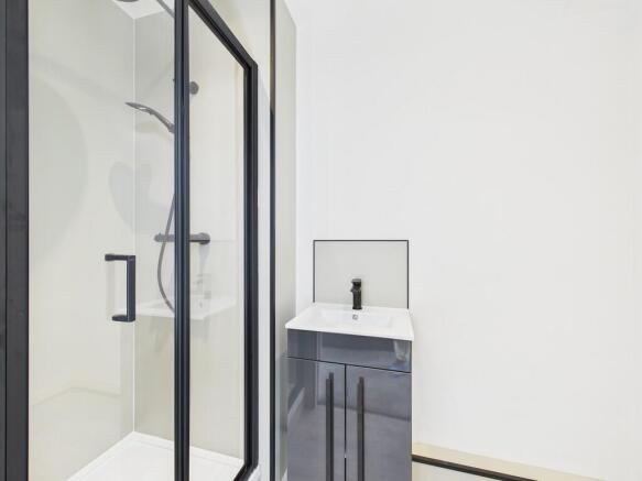 Room 5 ensuite