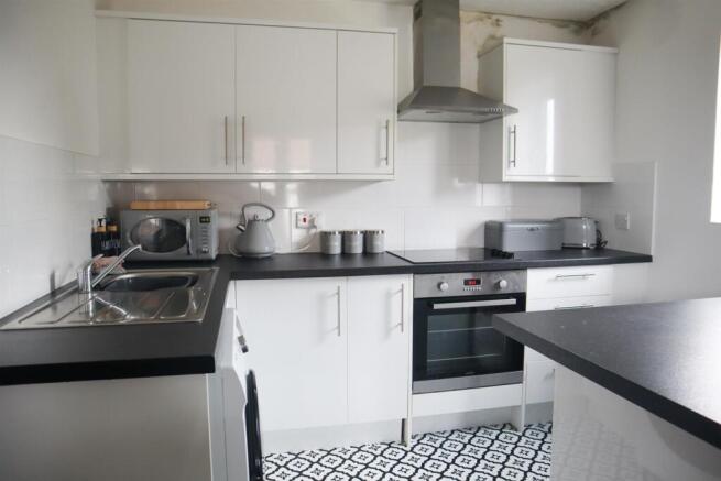 Kitchen Photo 2