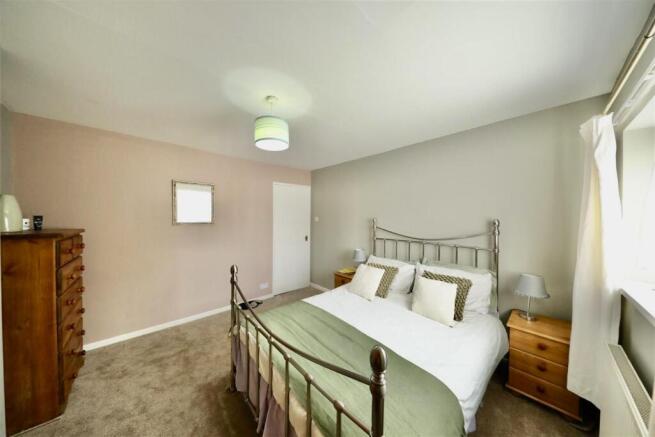3 bed Semi-Detached for sale Image 12