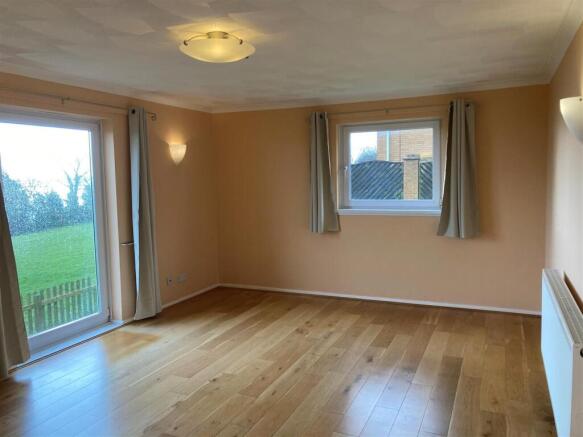 141 Westward Rise - living room.jpg