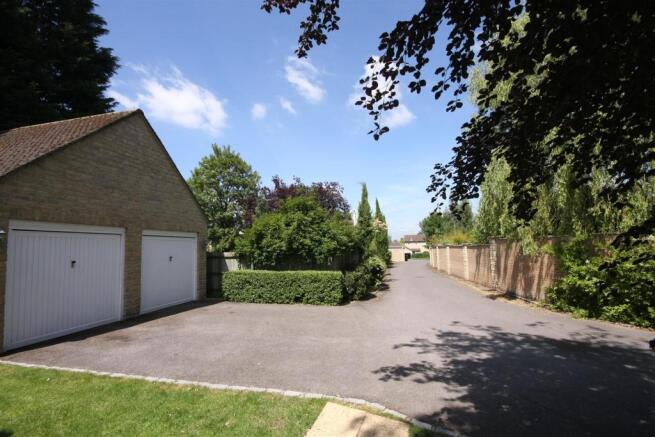 Driveway/Entrance