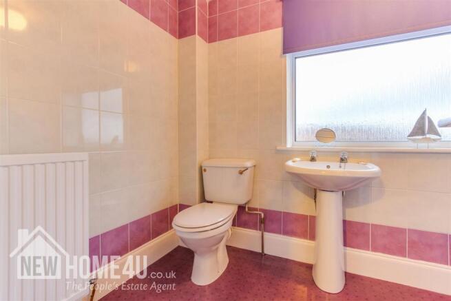 FAMILY BATHROOM: