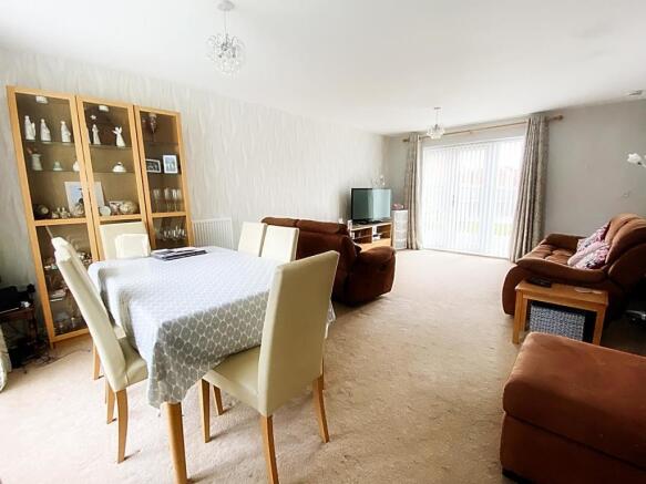 Lounge/Dining Room