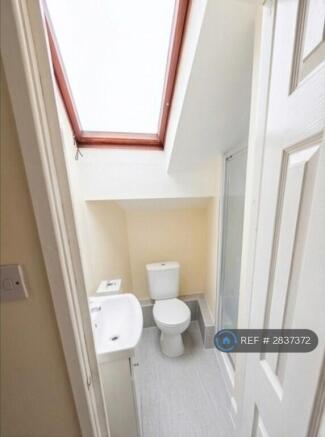 1 bed House Share to rent Image 6