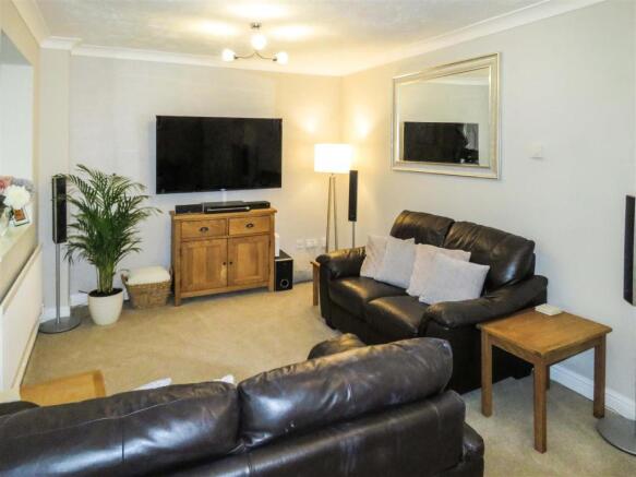 OPEN PLAN LOUNGE / FAMILY AREA
