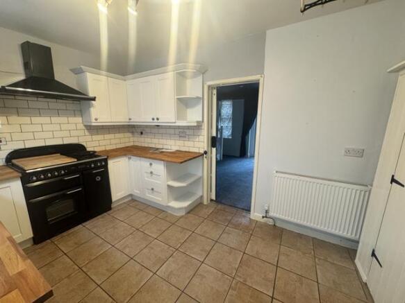 Kitchen (2).JPG