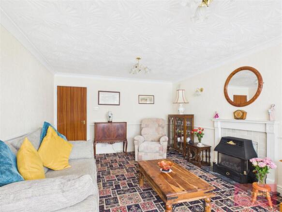 2 bed Ground Flat for sale Image 5