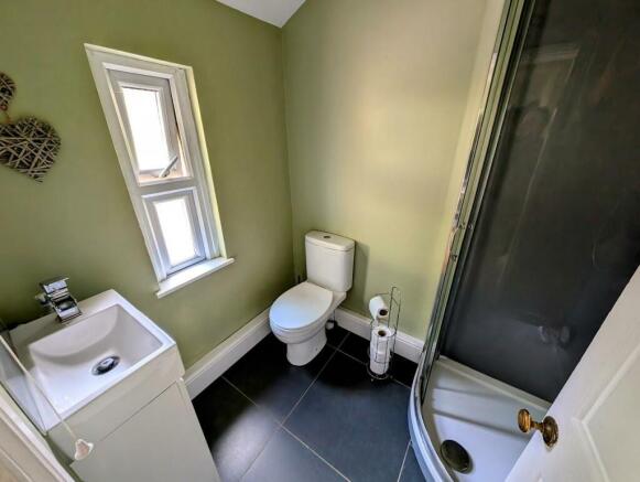 cloakroom showerroom dounstairs.jpg