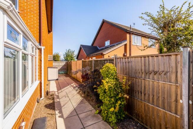 15 Welby Gardens (Holbeach)-9