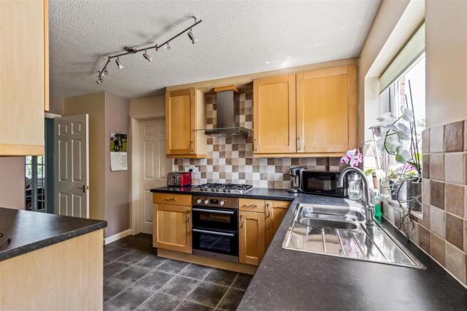 Kitchen (2).jpg