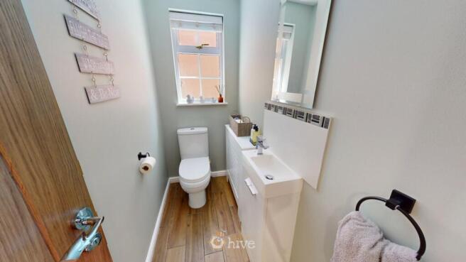 4 bed Detached for sale Image 11