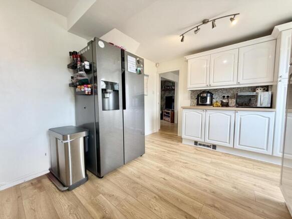 3 bed Semi-Detached for sale Image 10