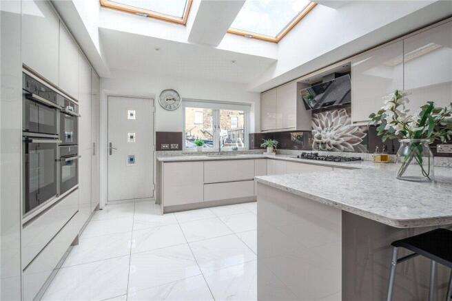 3 bed Terraced for sale Image 12