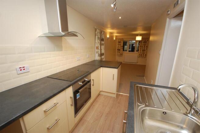 LOUNGE/KITCHEN