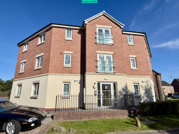 Front view of the building of 6 flats