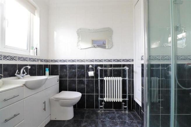EN SUITE
