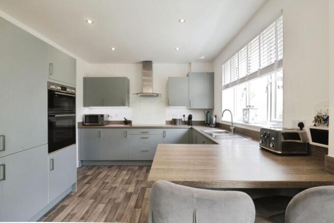 4 bed Detached for sale Image 6