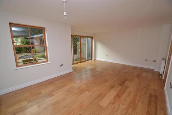 LIVING/DINING AREA