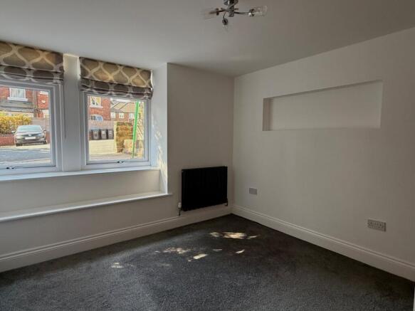 2 bed Flat to rent Image 5