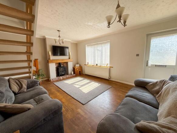 3 bed Semi-Detached for sale Image 2